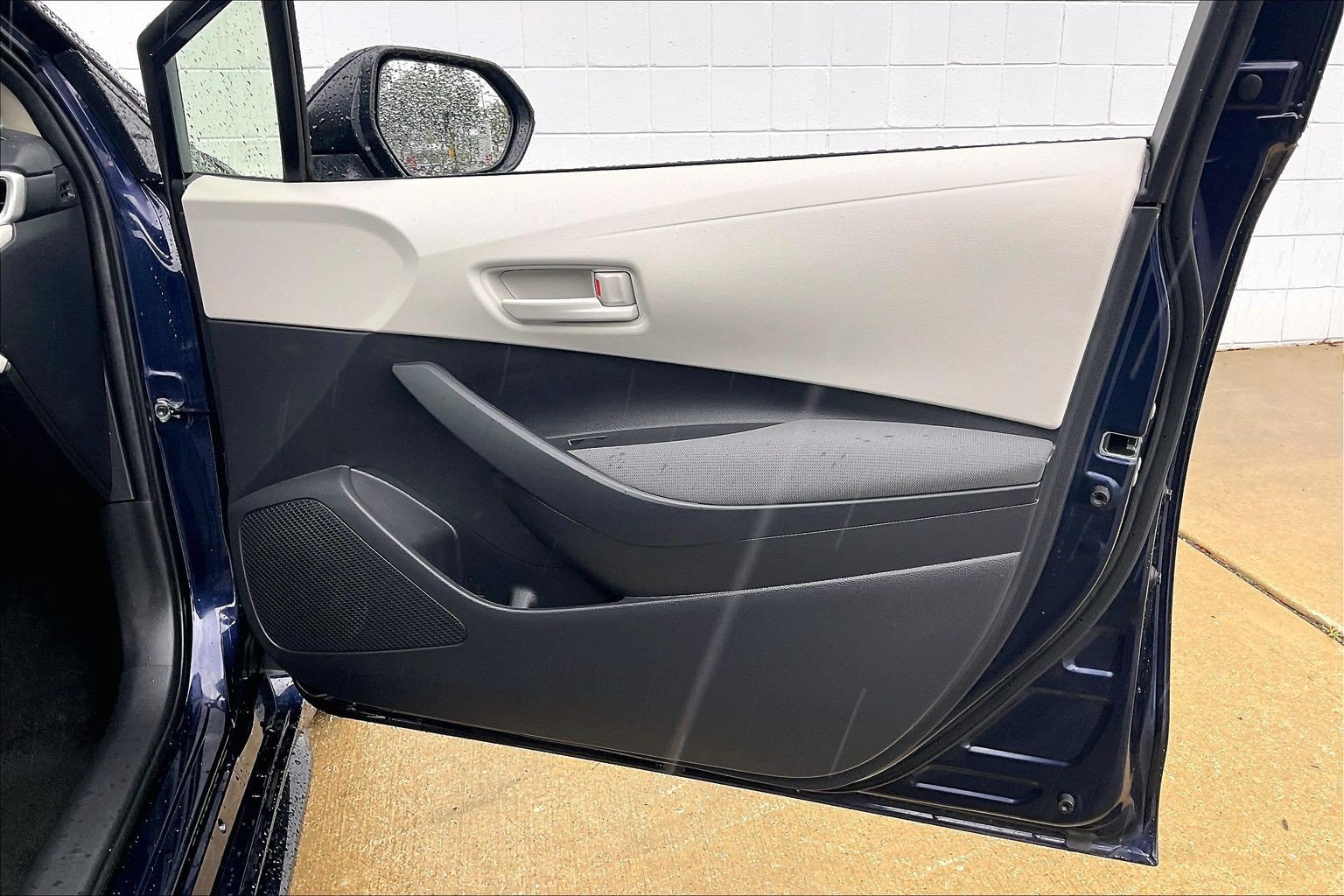 Used 2026 Toyota Corolla LE w/ LE Premium Package FWD image 28