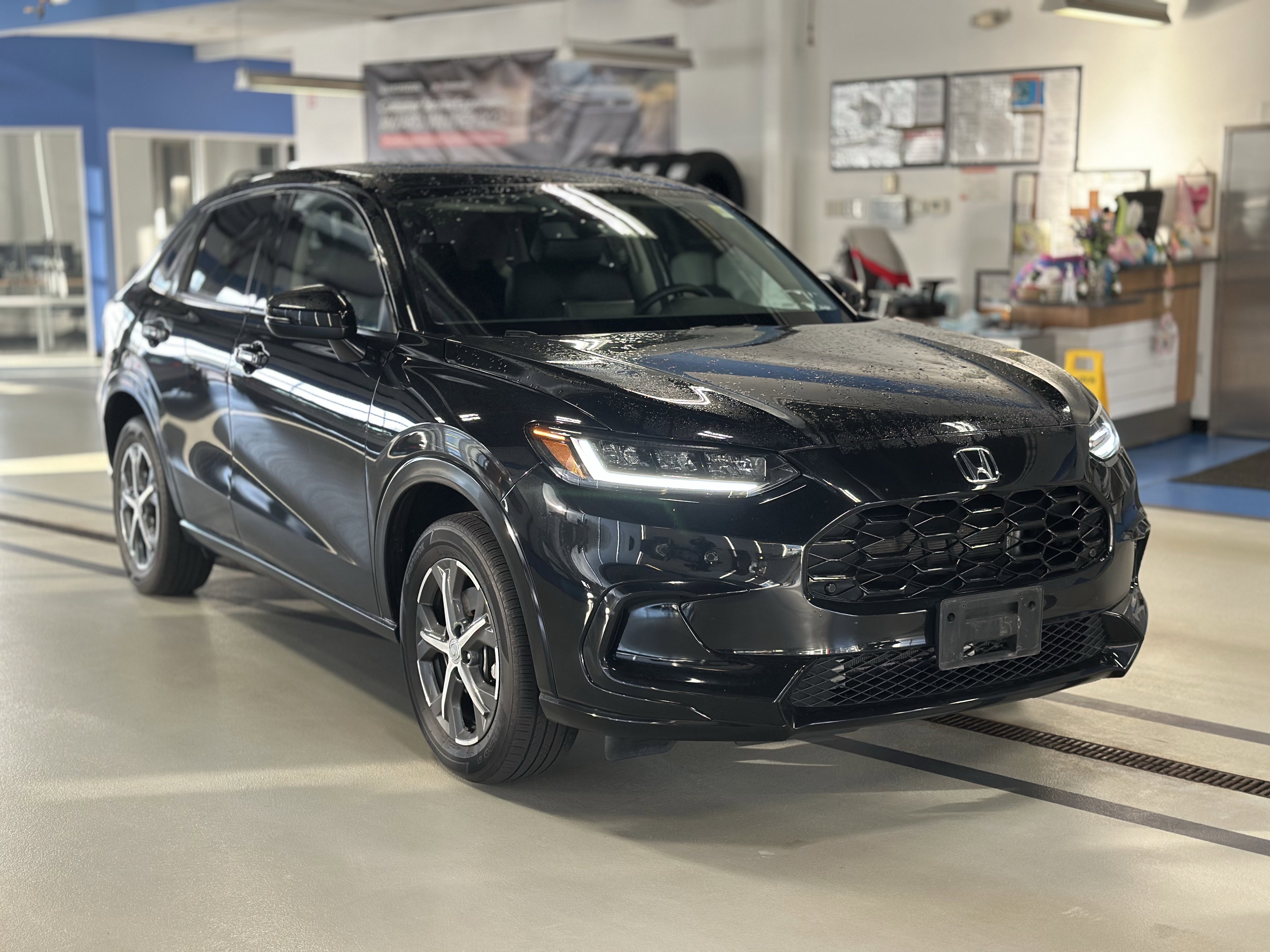 Used 2024 Honda HR-V EX-L image 3