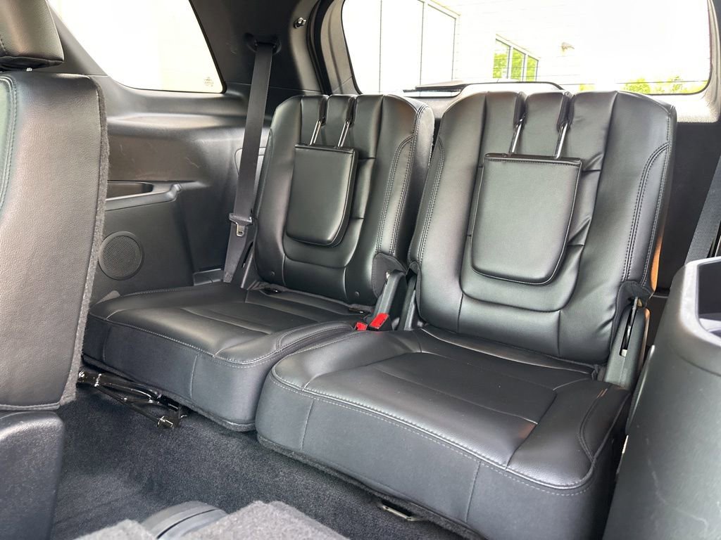 Used 2017 Ford Explorer XLT w/ Equipment Group 202A AWD/4WD image 32