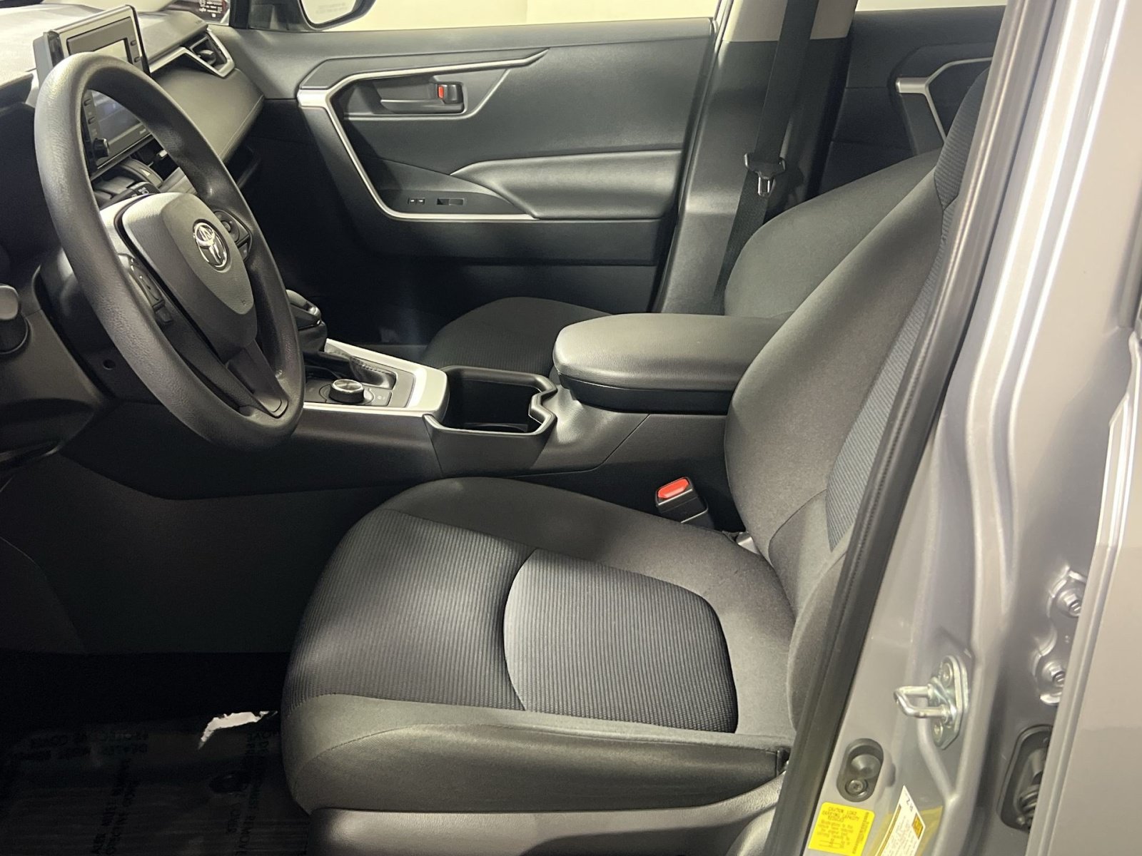 Used 2022 Toyota RAV4 LE AWD/4WD image 14
