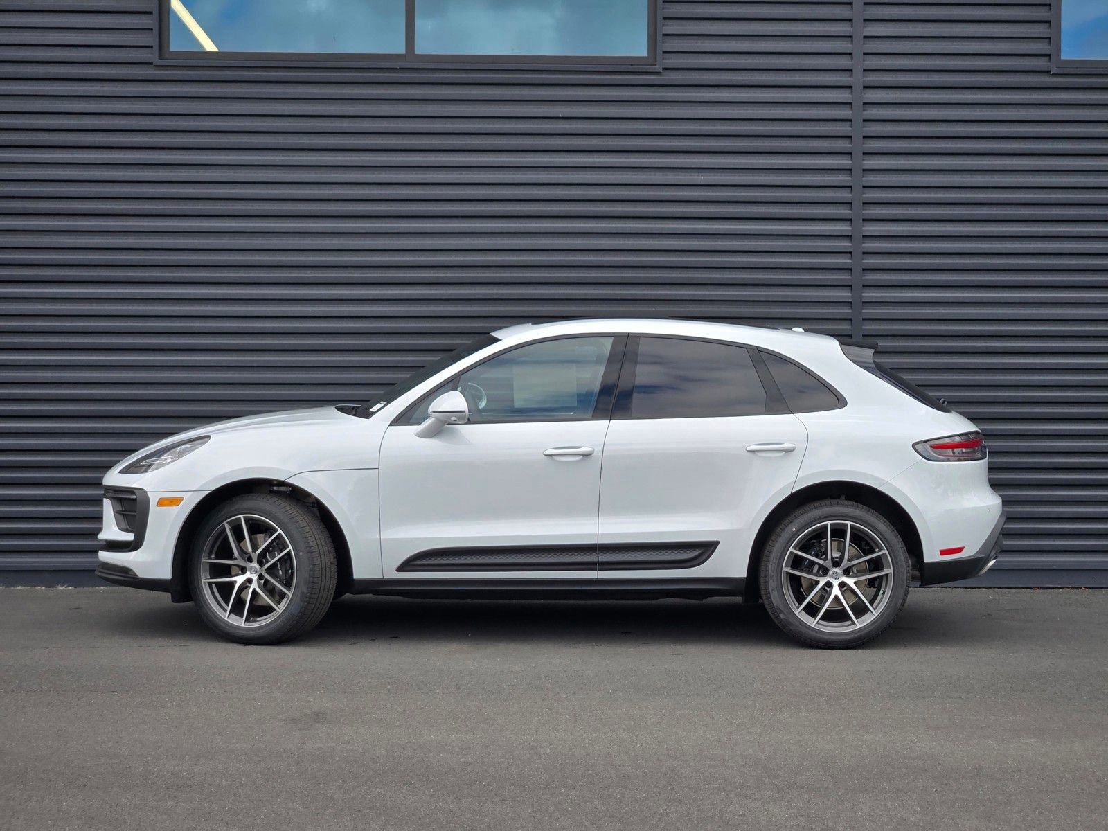 New 2026 Porsche Macan AWD/4WD image 2