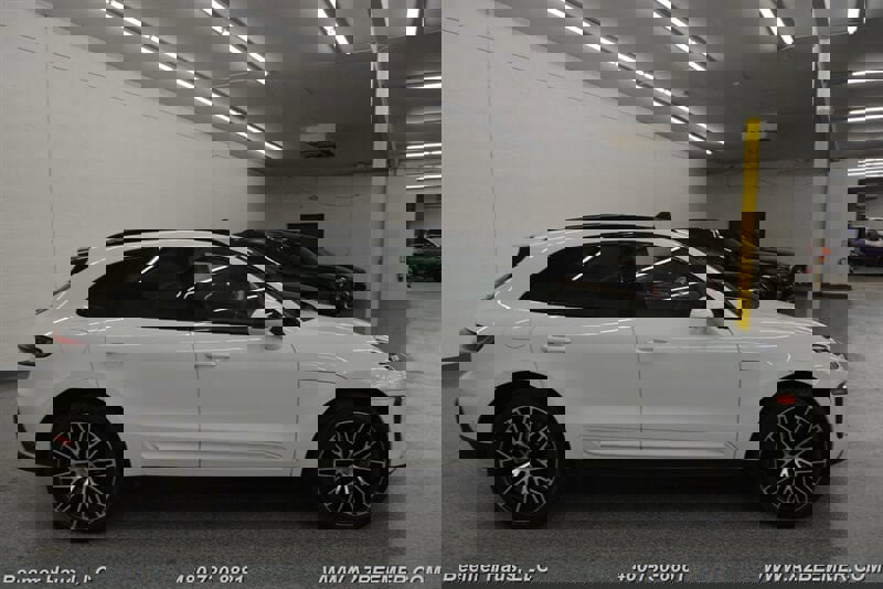 Used 2024 Porsche Macan w/ Premium Plus Package image 9