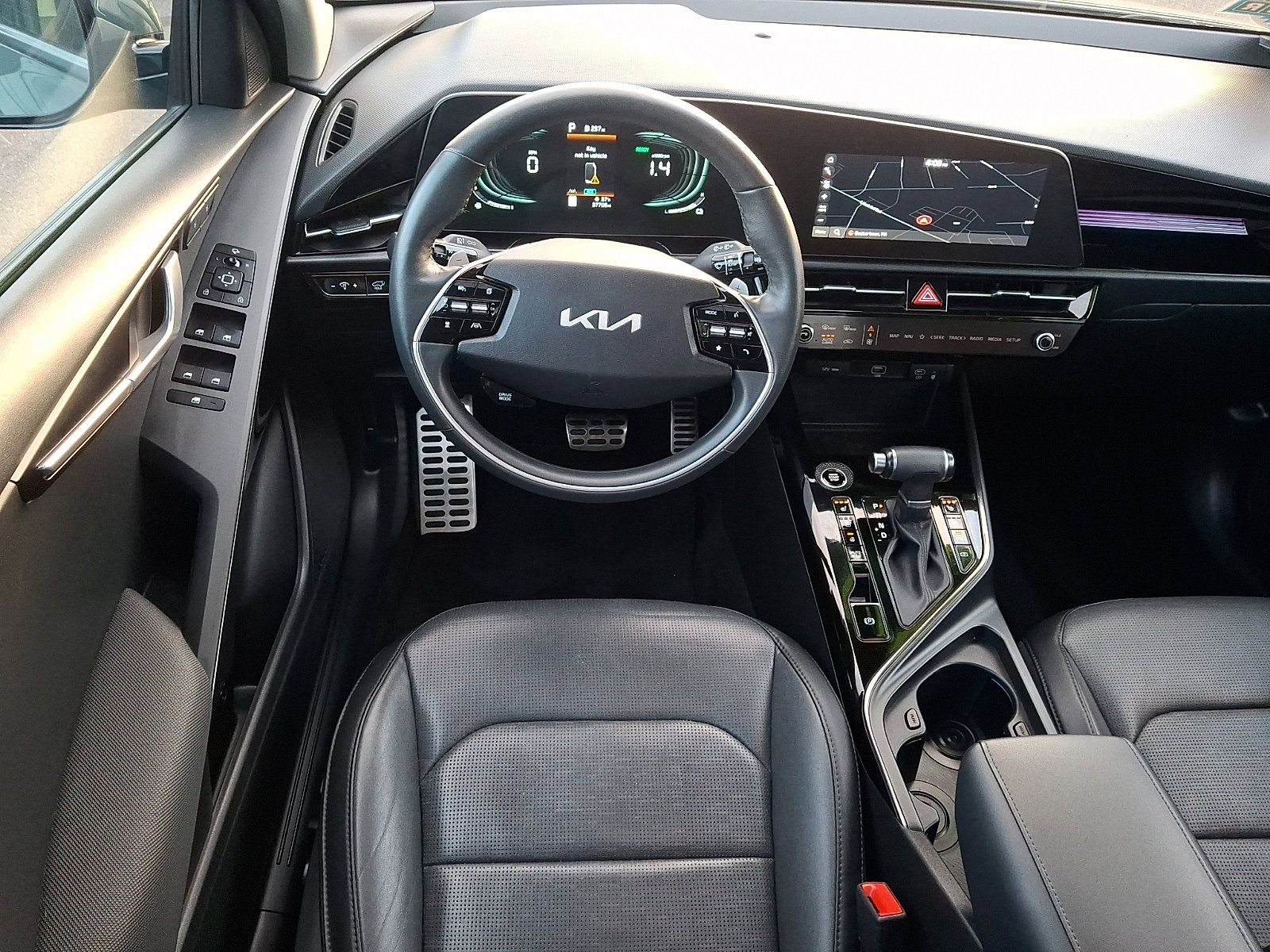 Certified 2023 Kia Niro SX Touring image 11