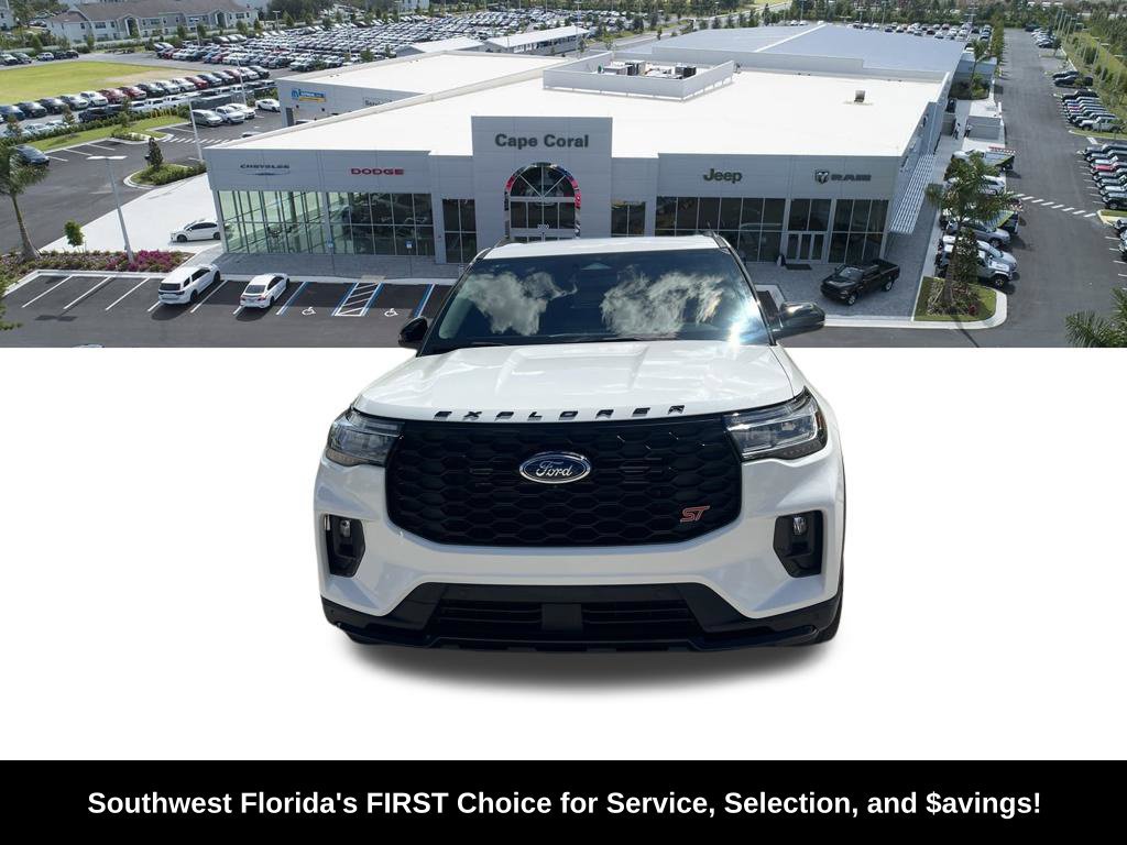 Used 2025 Ford Explorer ST AWD/4WD image 2