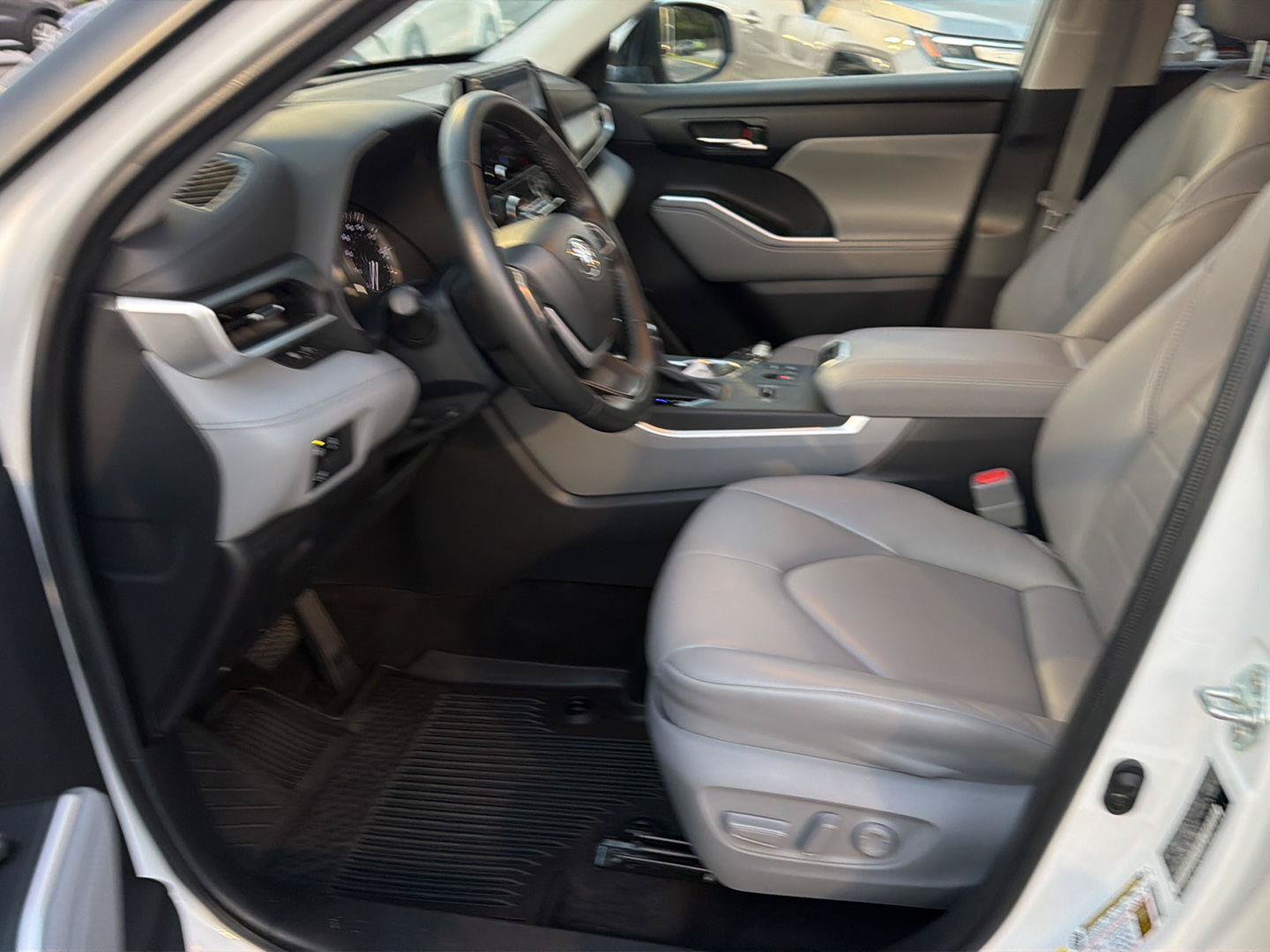 Certified 2023 Toyota Highlander XLE FWD image 10