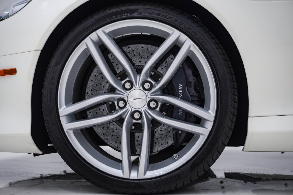 Used 2016 Aston Martin DB9 GT RWD image 17