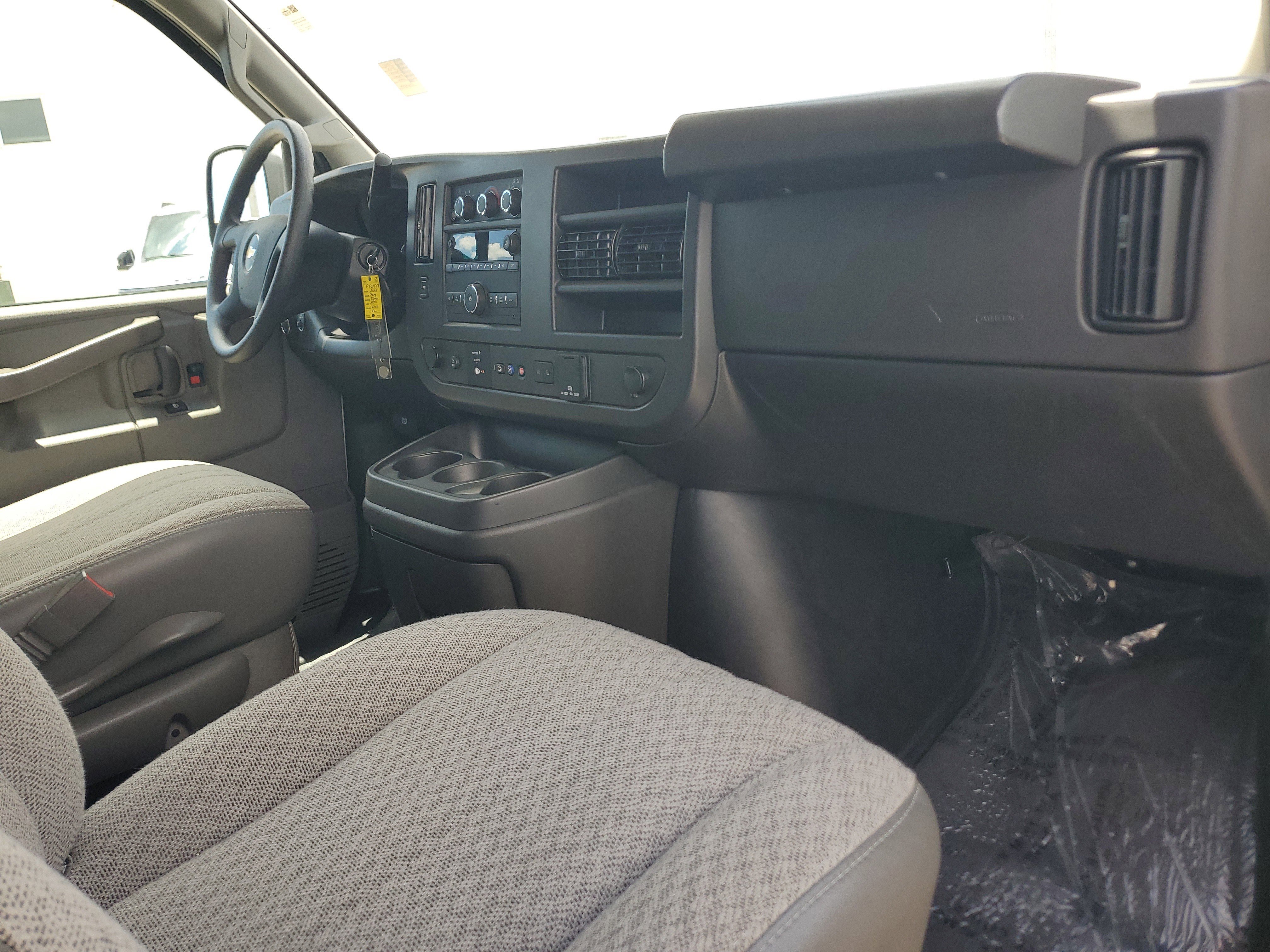 Used 2025 Chevrolet Express 3500 LT w/ LT Preferred Equipment Group RWD image 18