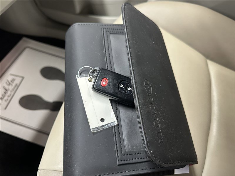 Used 2016 Toyota Prius V Four image 23