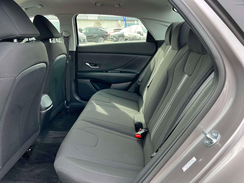 Used 2023 Hyundai Elantra SEL image 13