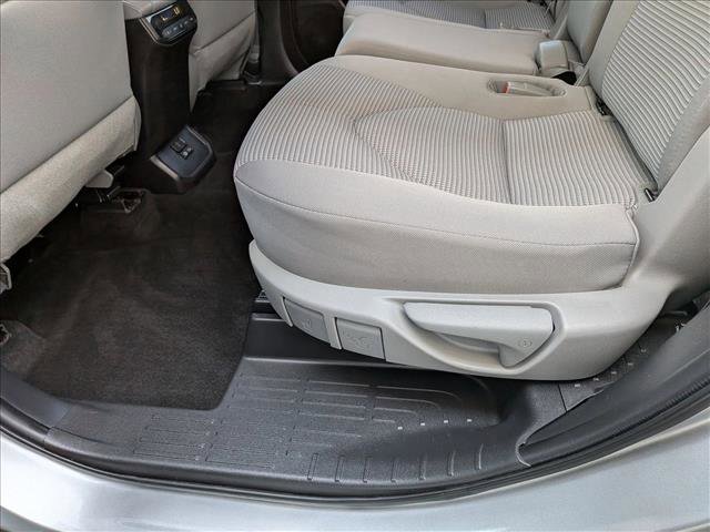 Used 2023 Toyota Highlander LE AWD/4WD image 16