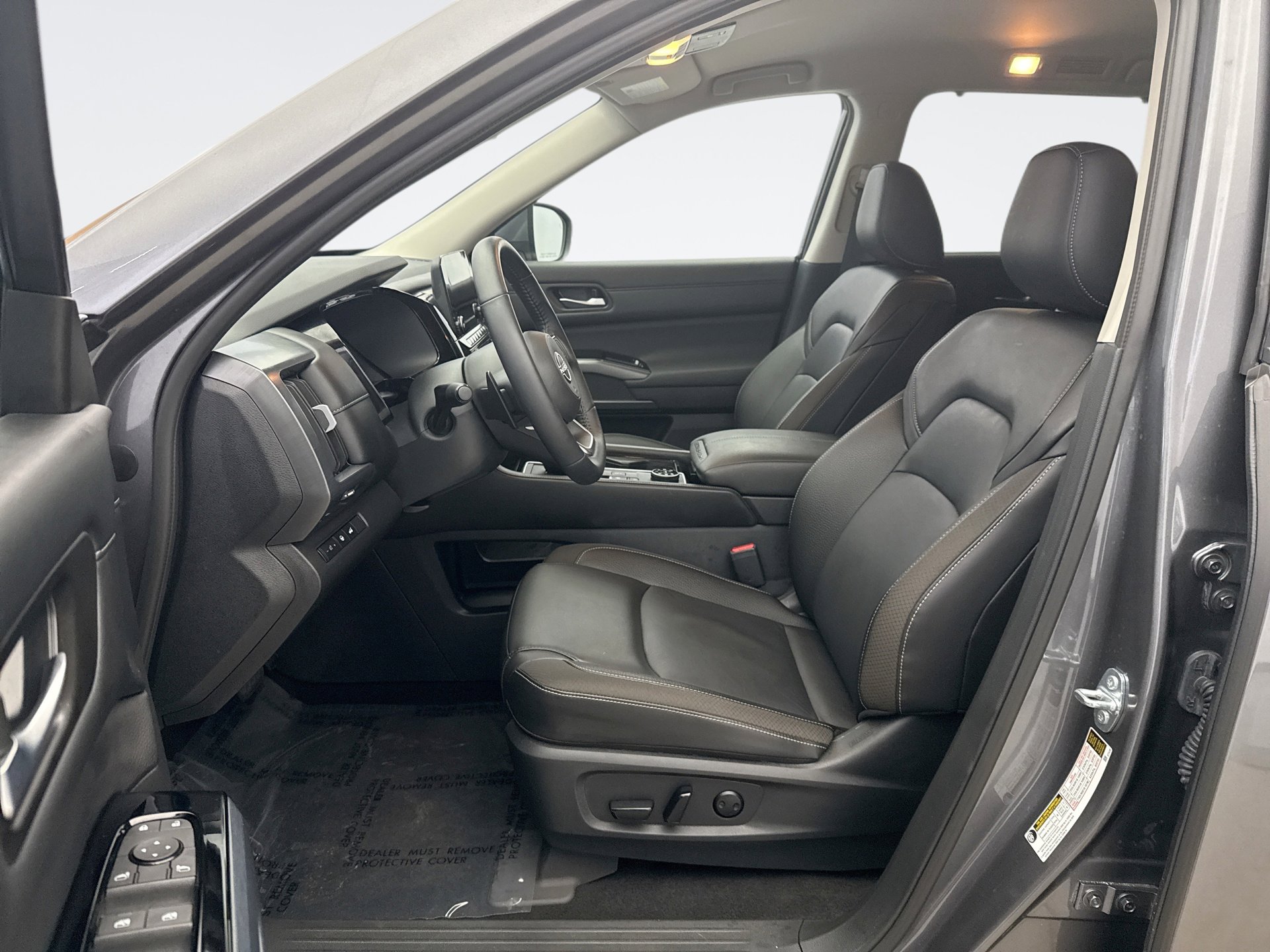 Used 2025 Nissan Pathfinder SL image 10