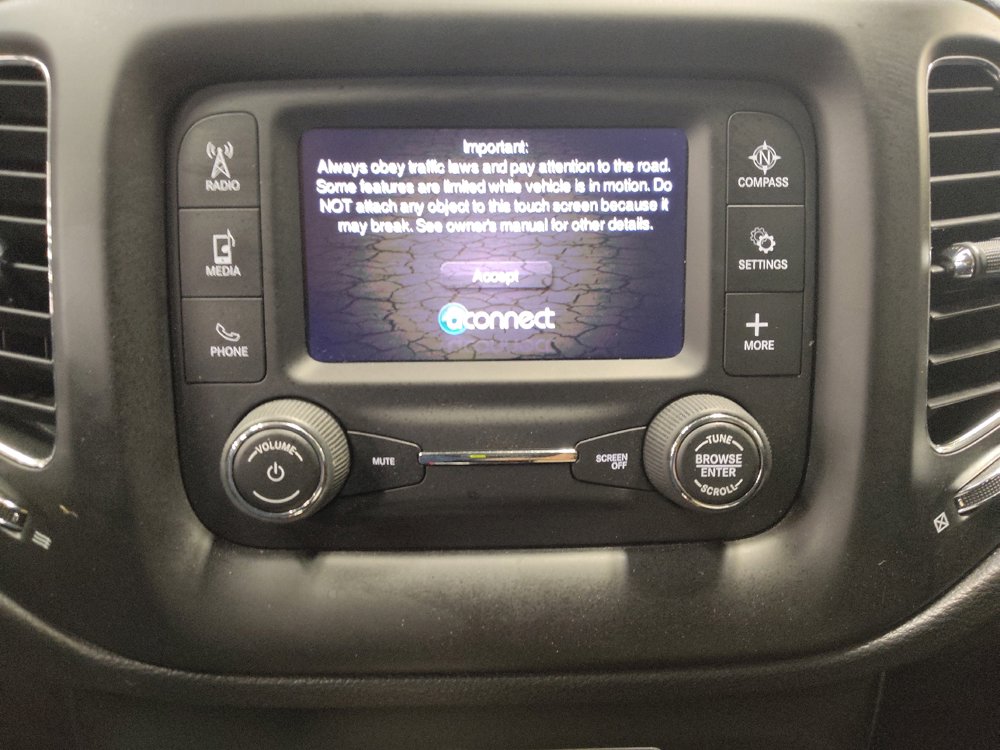 Used 2017 Jeep Compass Latitude FWD image 25