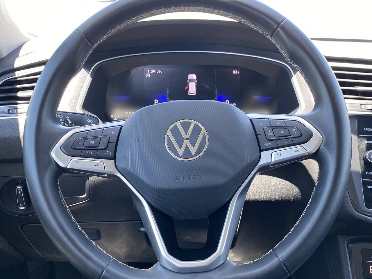 Used 2024 Volkswagen Tiguan SE AWD/4WD image 24