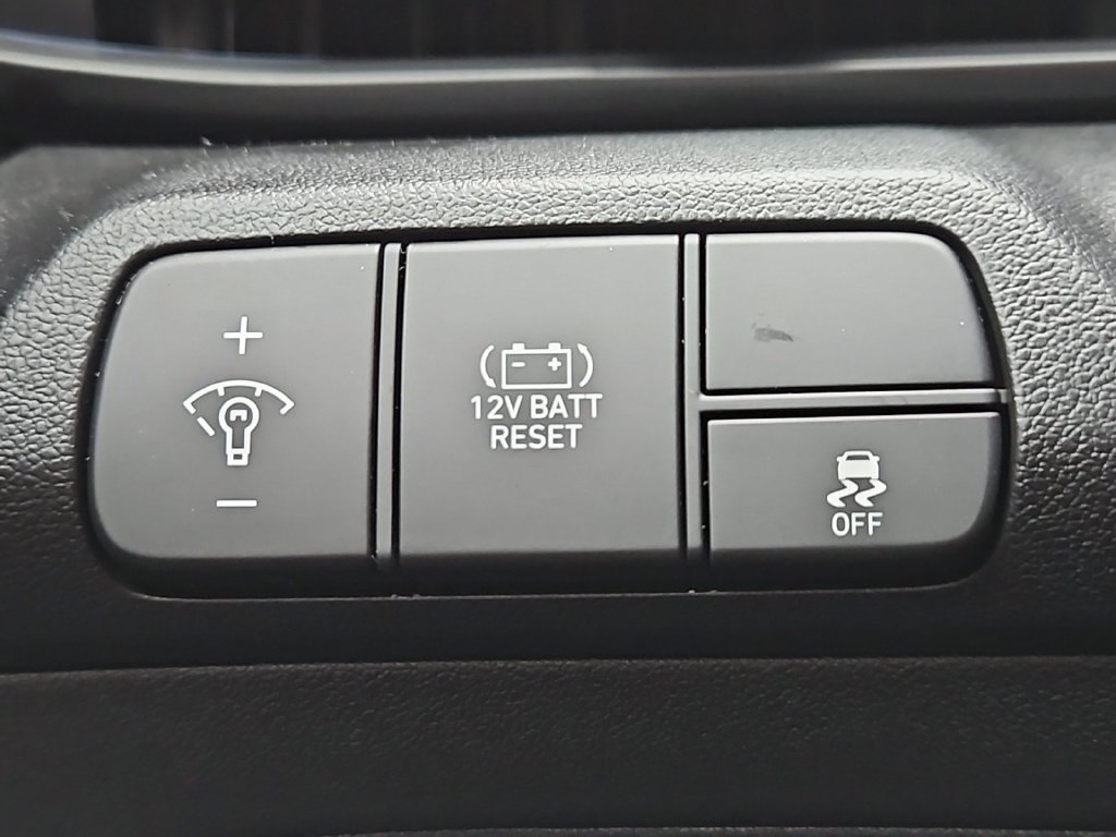 Used 2025 Hyundai Elantra SEL FWD image 35