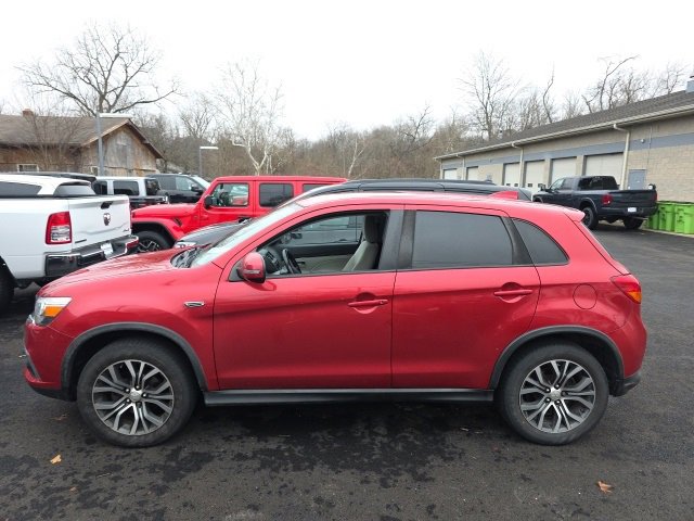 Used 2017 Mitsubishi Outlander Sport ES image 2