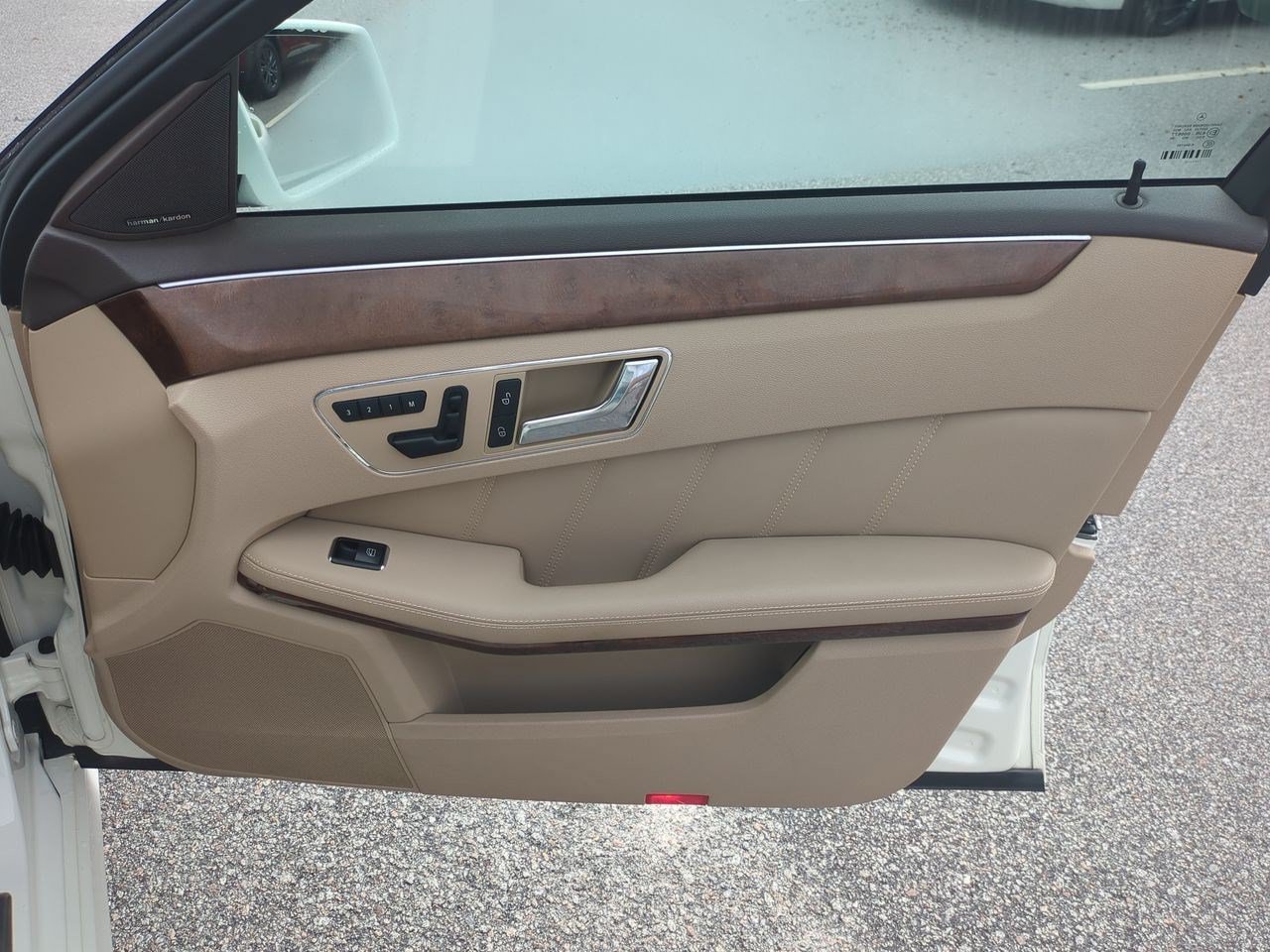 Used 2010 Mercedes-Benz E 350 Sedan image 38