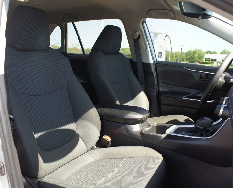 Used 2022 Toyota RAV4 LE FWD image 21