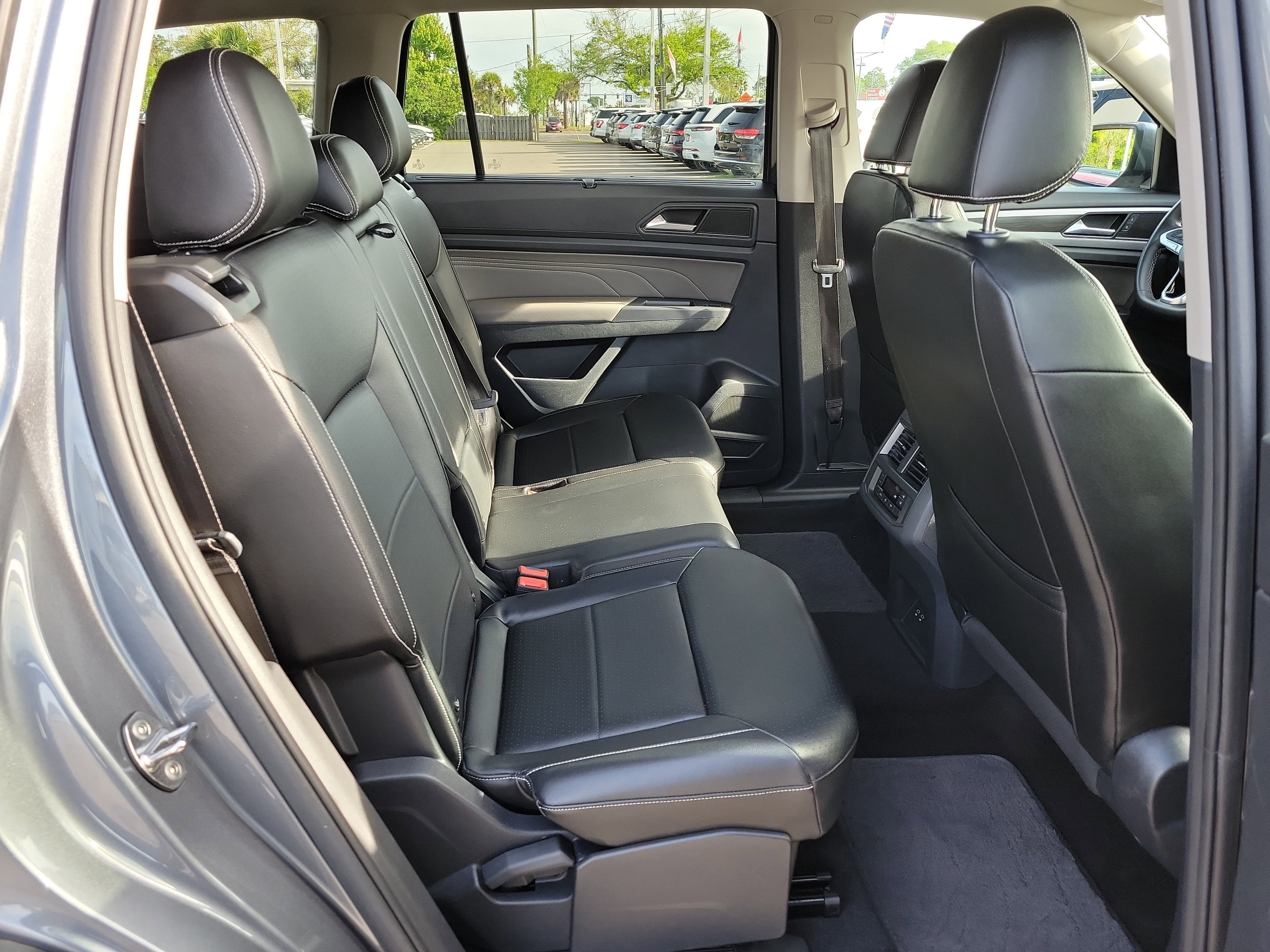 Used 2021 Volkswagen Atlas SE image 12