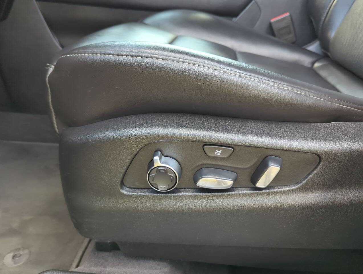 Used 2020 Cadillac XT4 Premium Luxury w/ Driver Assist Package image 12