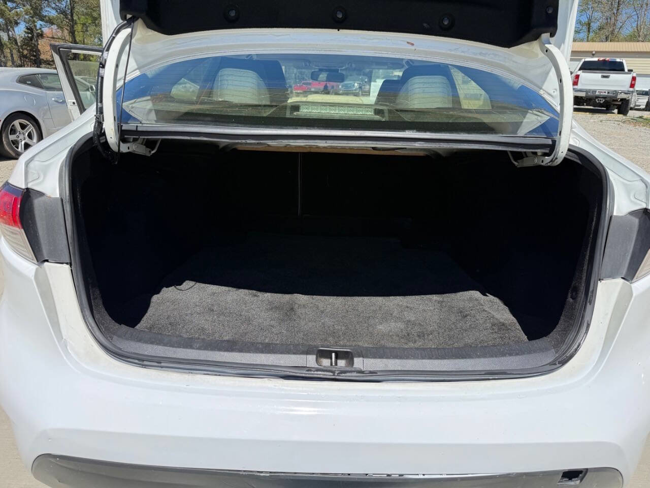 Used 2021 Toyota Corolla LE w/ Carpet Mat Package (TMS) FWD image 18