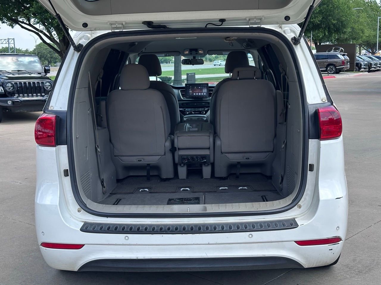 Used 2016 Kia Sedona LX w/ LX Convenience Package image 16