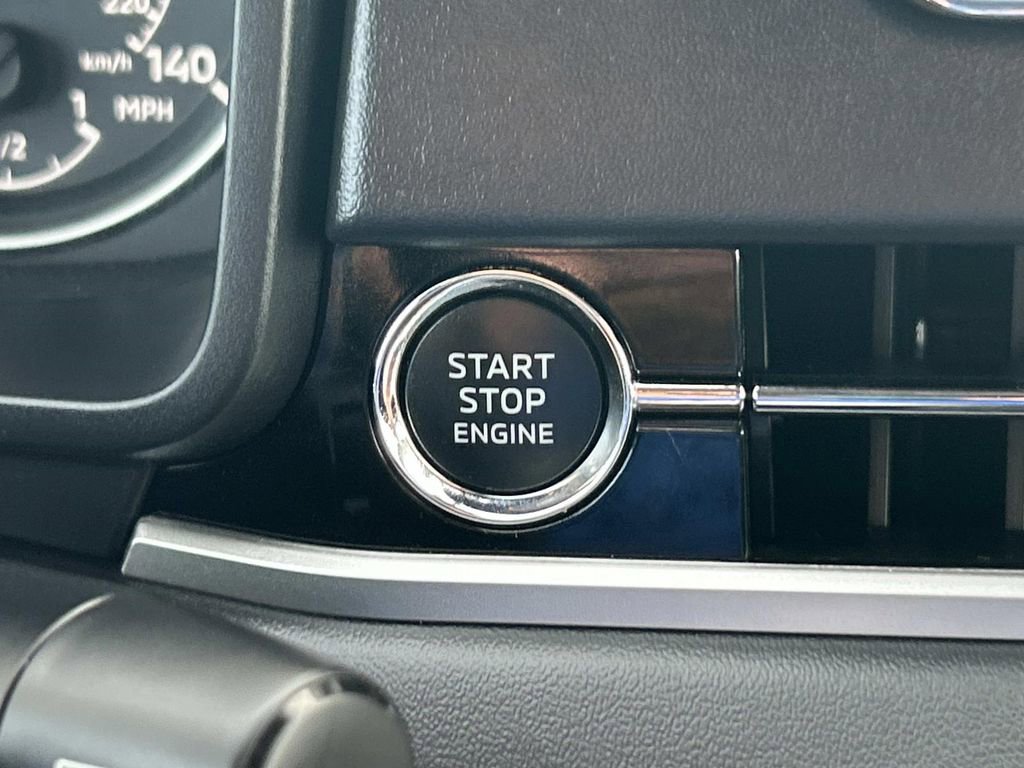 Used 2024 Mitsubishi Outlander SE image 29