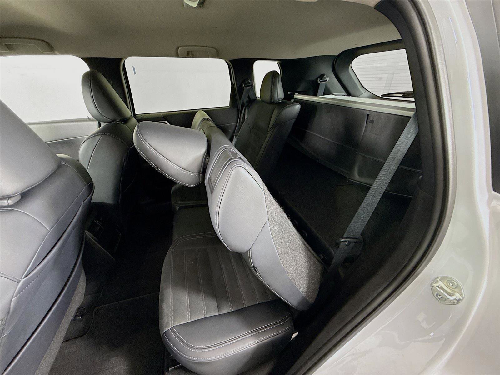 Used 2024 Mitsubishi Outlander SE image 19