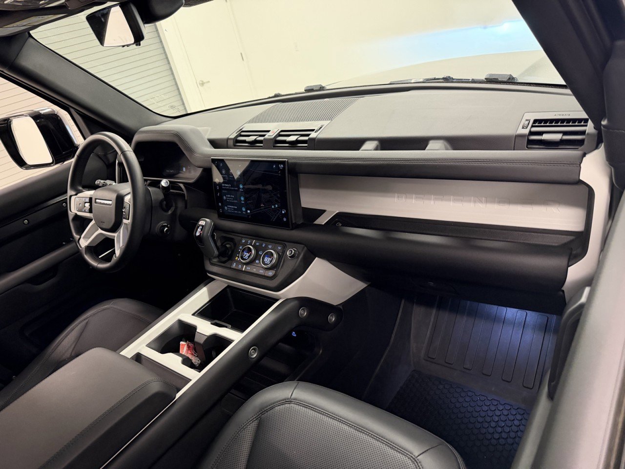 Used 2025 Land Rover Defender 110 S image 48