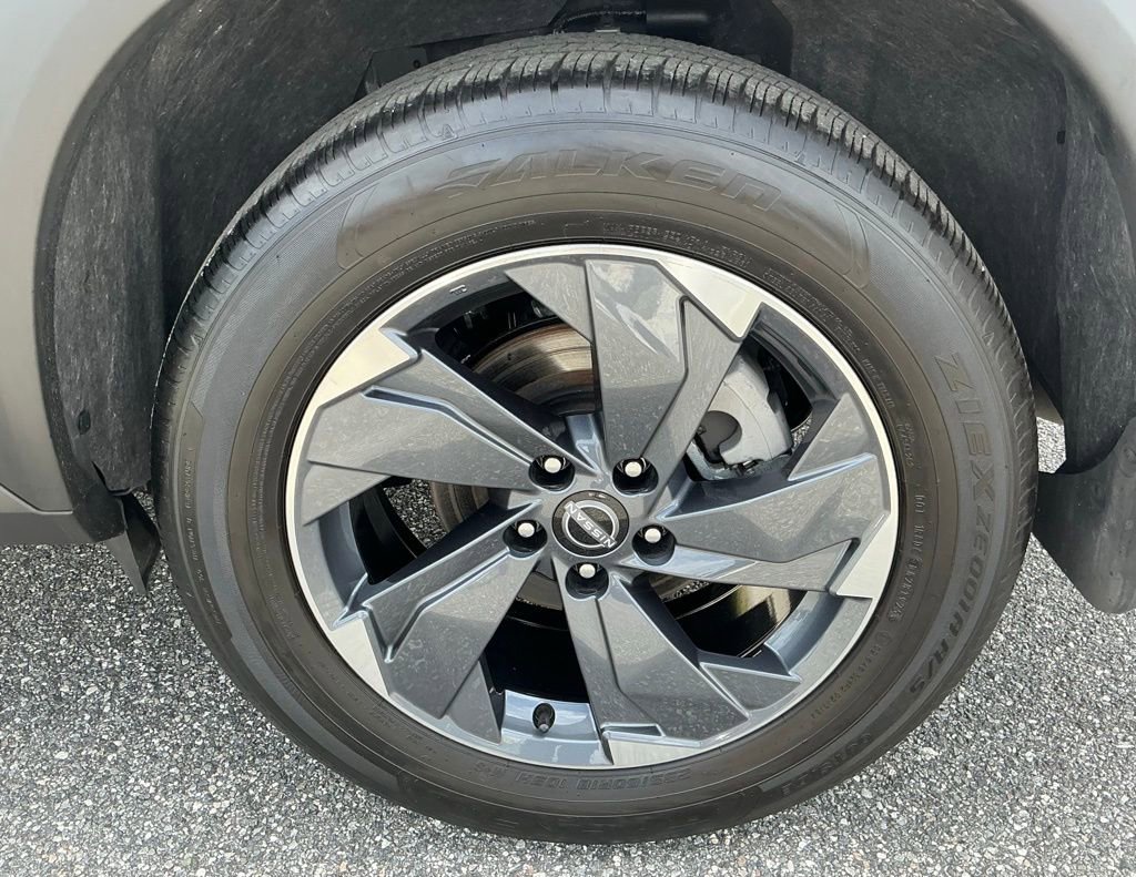 Used 2026 Nissan Rogue SV FWD image 17