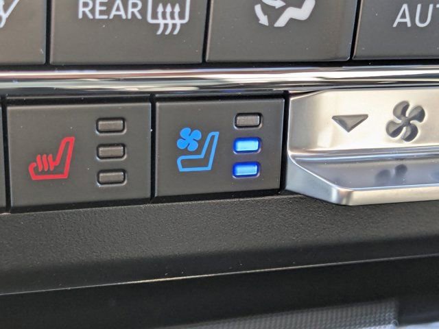 New 2026 Ford F350 Lariat w/ Black Appearance Package image 24