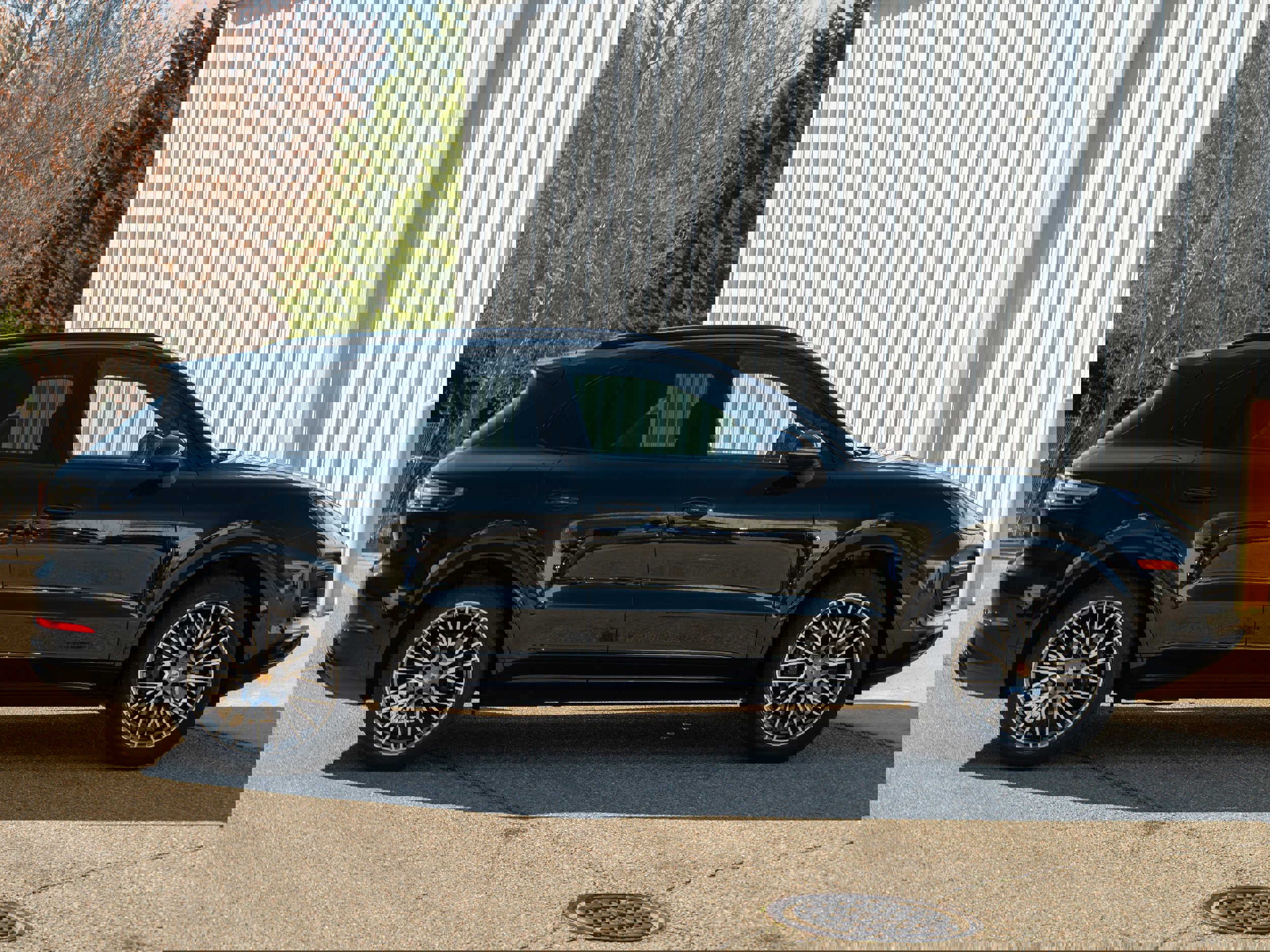 Certified 2023 Porsche Cayenne Platinum Edition image 9