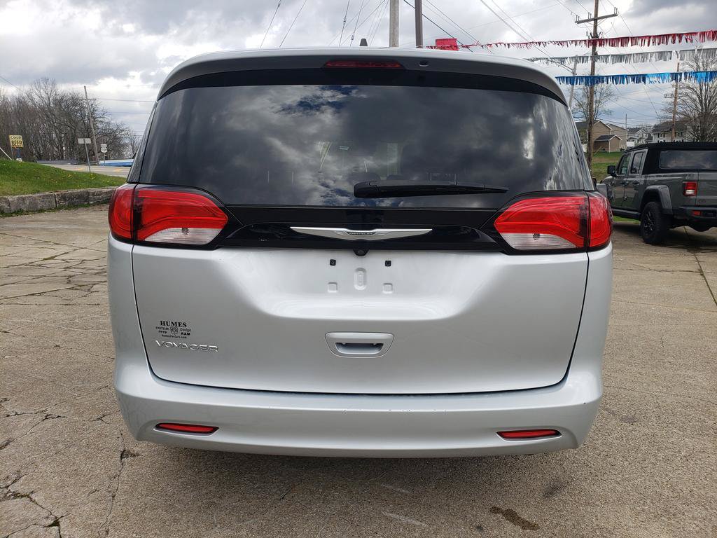 Certified 2023 Chrysler Voyager LX FWD image 4