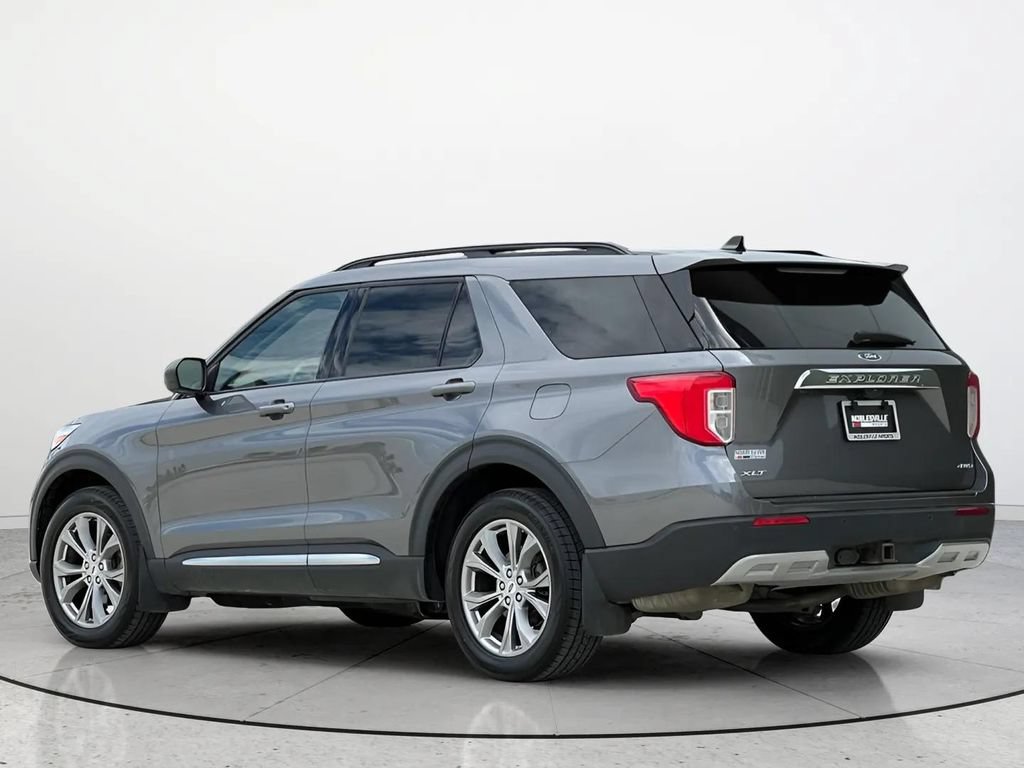 Used 2022 Ford Explorer XLT w/ Equipment Group 202A AWD/4WD image 3