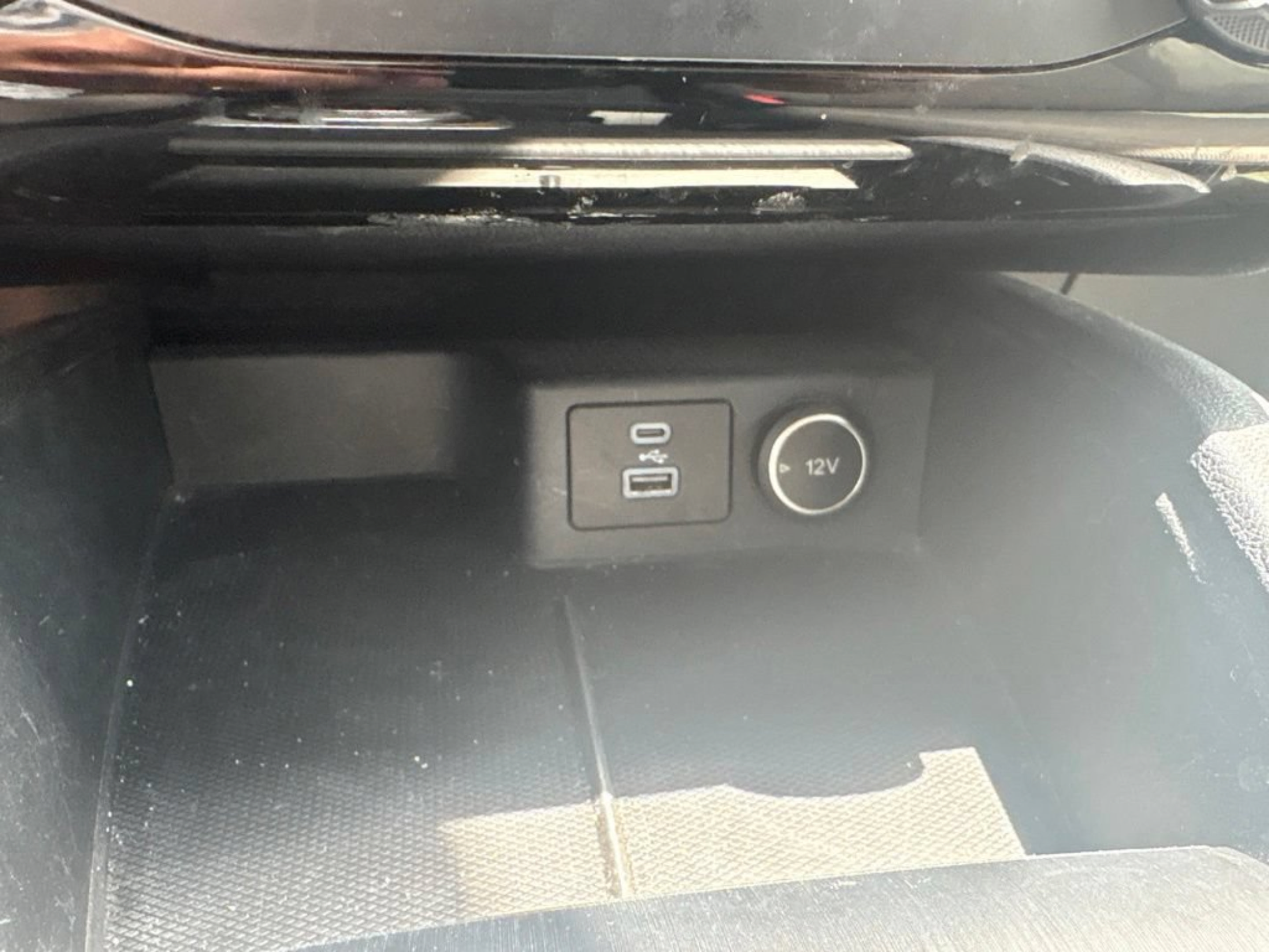 Used 2021 Ford Escape SE w/ SE Sport Appearance Package FWD image 15