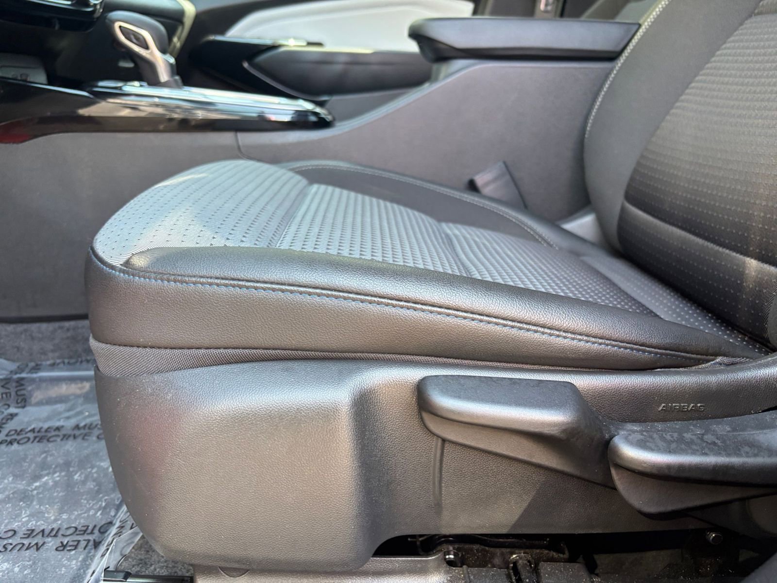 Used 2025 Chevrolet Trax LT w/ LT Convenience Package image 28