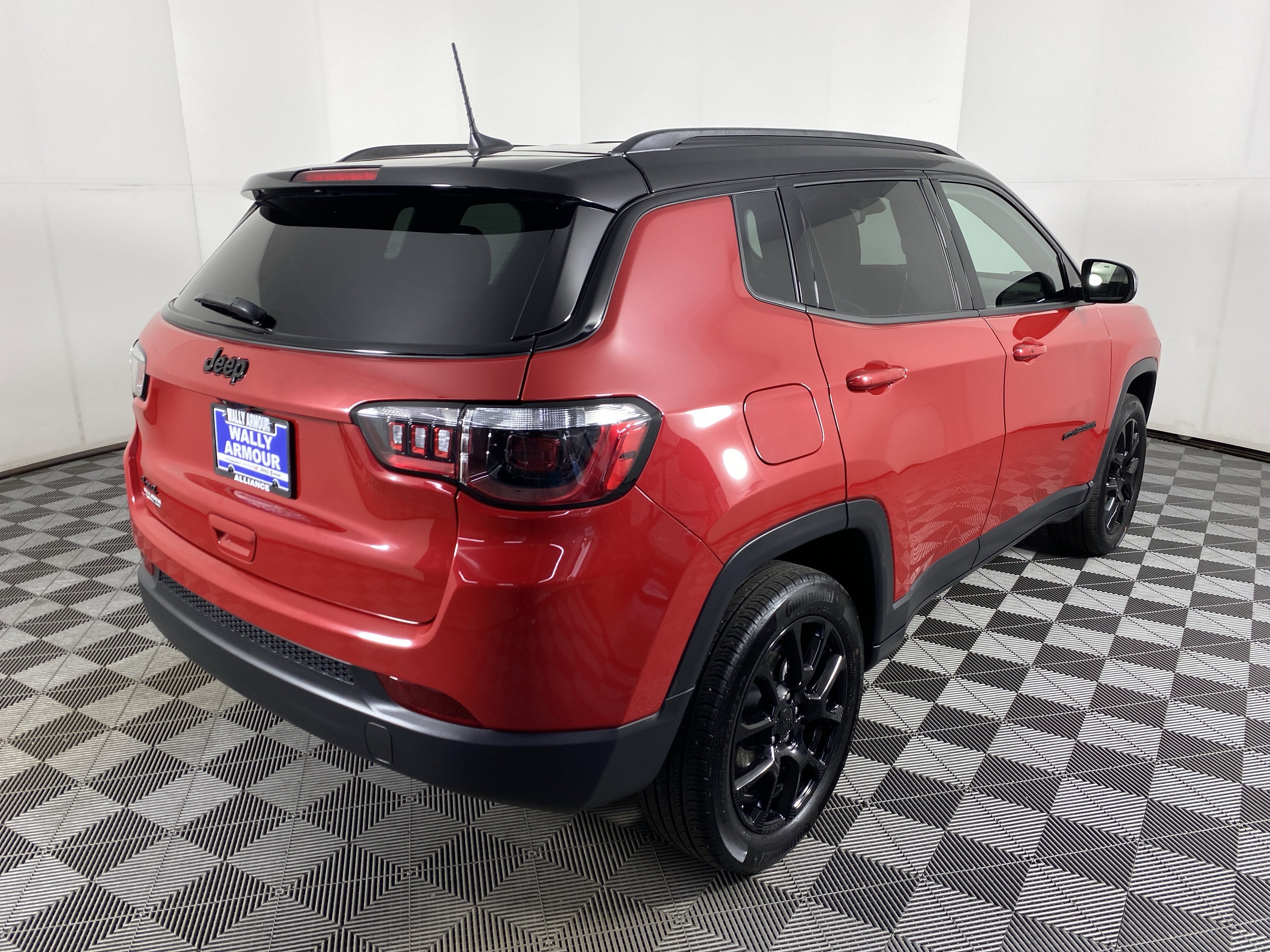 Used 2023 Jeep Compass Latitude w/ Convenience Group AWD/4WD image 7