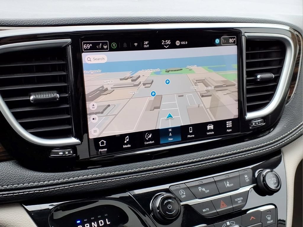 Used 2024 Chrysler Pacifica Limited FWD image 12