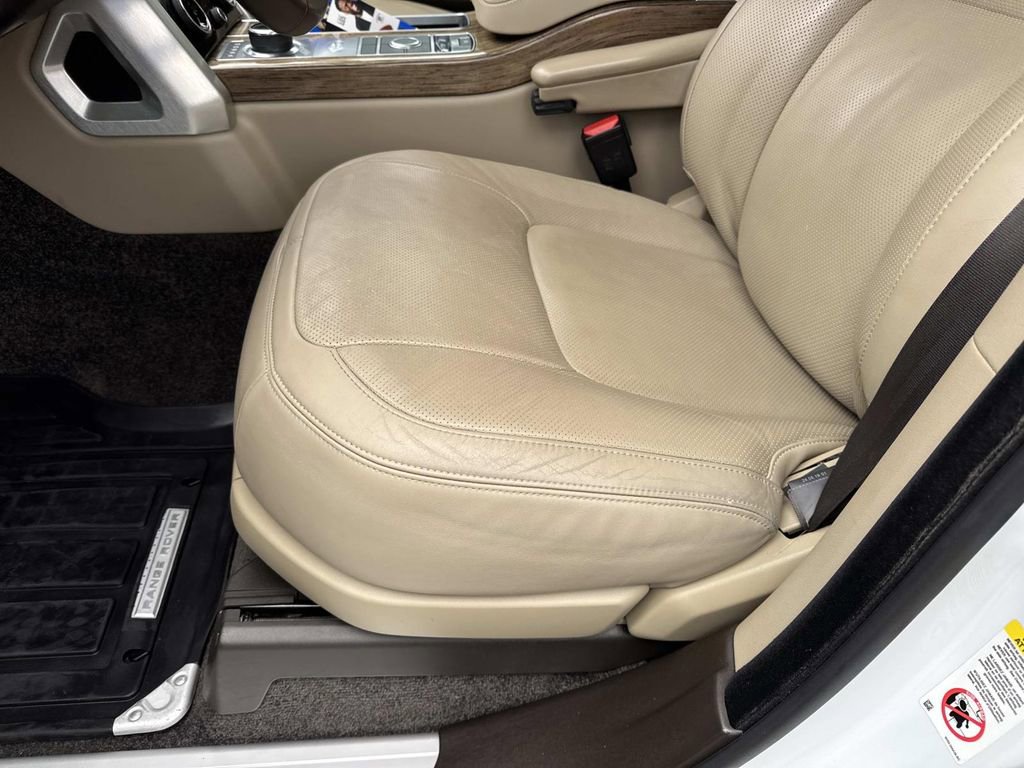 Used 2019 Land Rover Range Rover HSE image 17