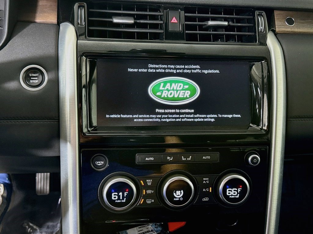 Used 2018 Land Rover Discovery HSE AWD/4WD image 17