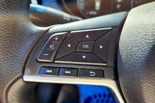 Used 2025 Nissan Versa SV FWD image 22