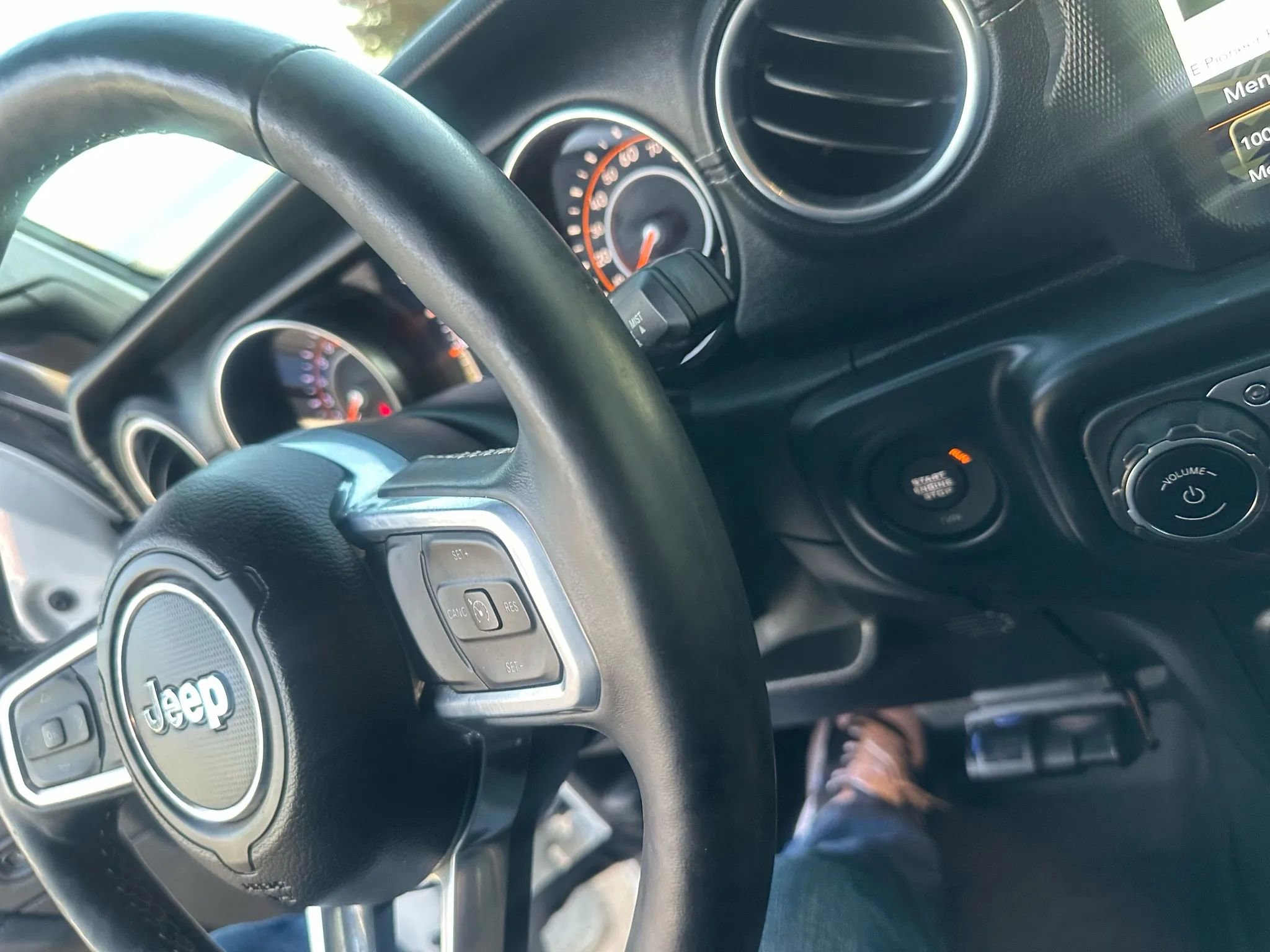 Used 2020 Jeep Gladiator Overland image 33