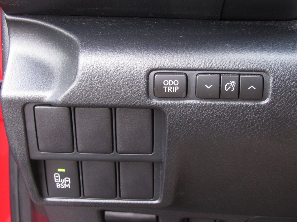 Used 2016 Lexus IS 300 AWD image 34