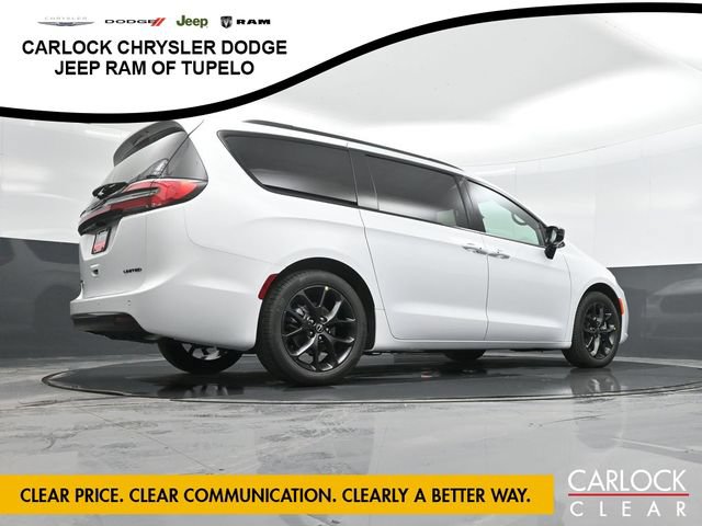 New 2026 Chrysler Pacifica Limited w/ Uconnect Theater Family Group FWD image 66