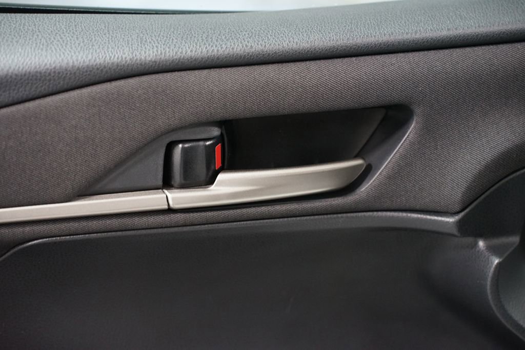 Used 2025 Toyota Camry LE image 32