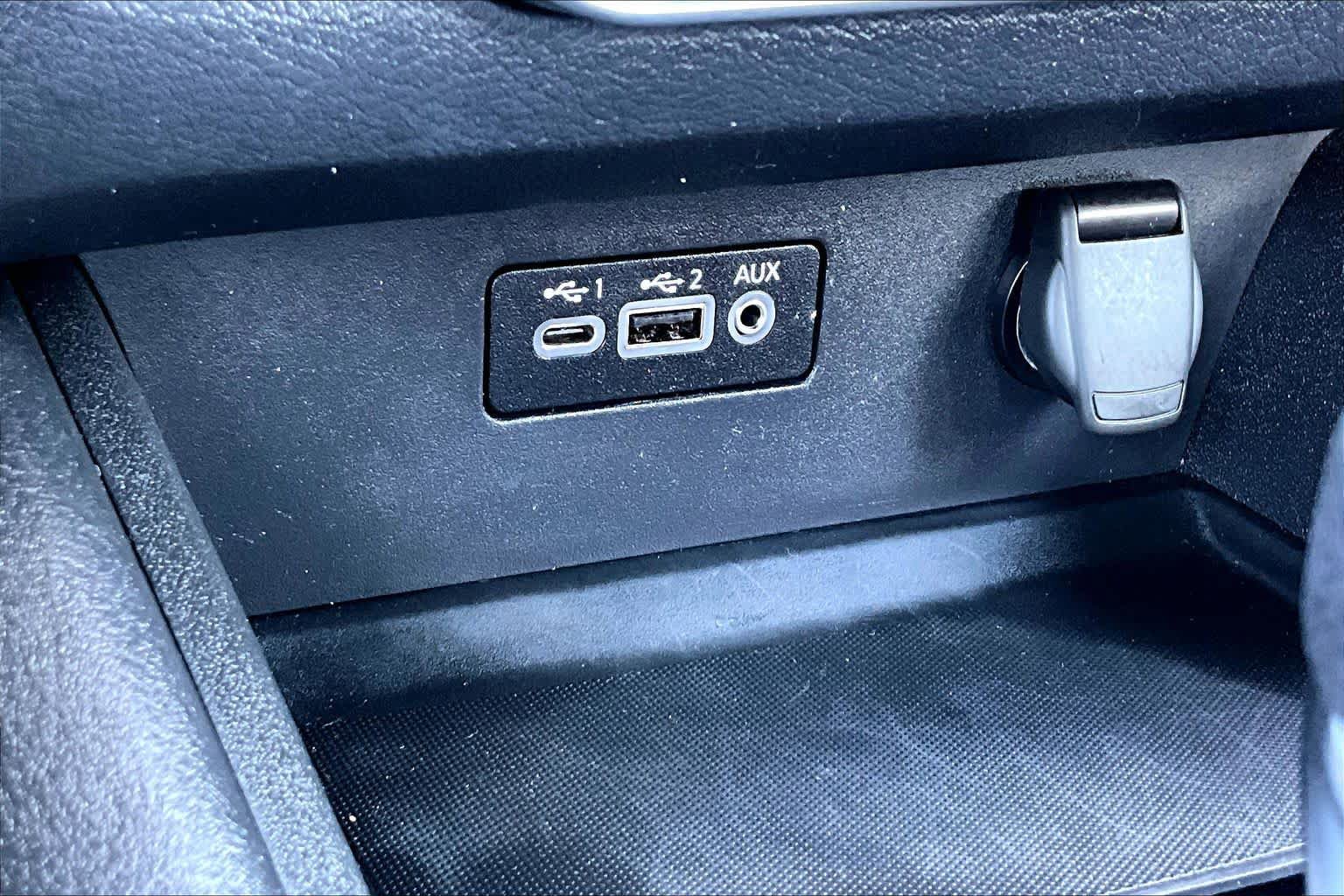 Used 2025 Nissan Altima 2.5 SV FWD image 35