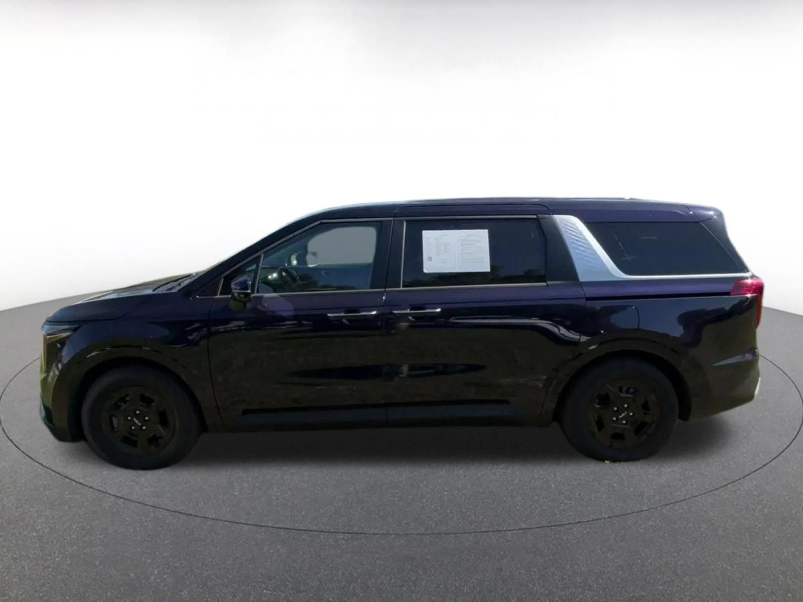 Used 2026 Kia Carnival FWD image 9