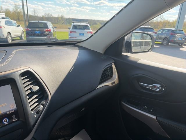 Used 2017 Jeep Cherokee Limited image 22