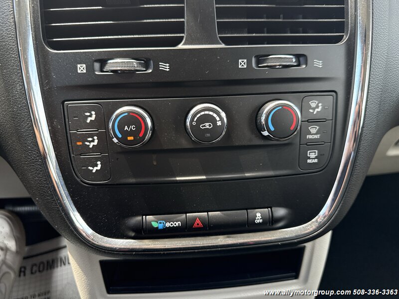 Used 2015 Dodge Grand Caravan American Value Package FWD image 21