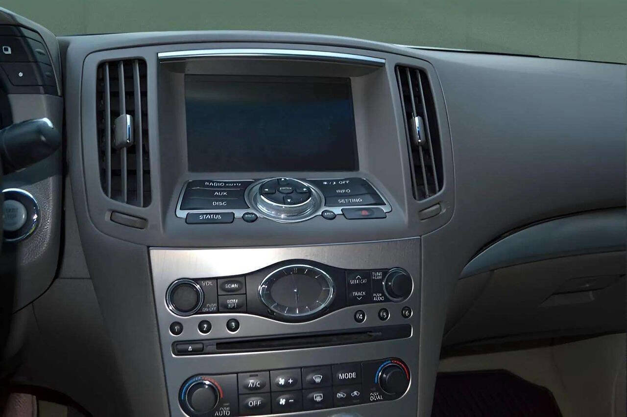 Used 2013 INFINITI G37 Journey w/ Premium Pkg image 14