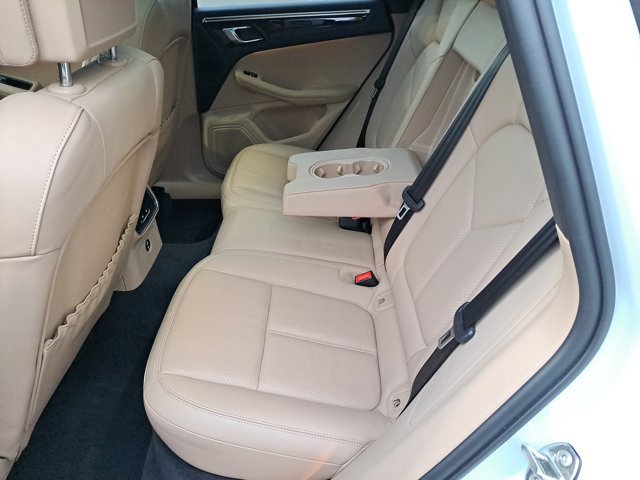 Certified 2023 Porsche Macan image 19